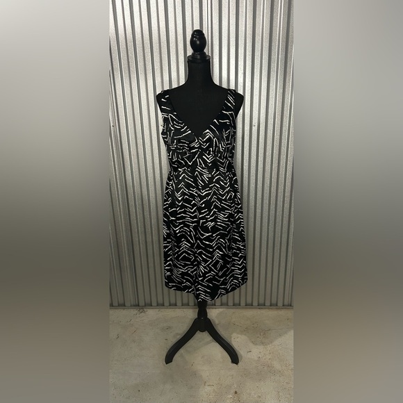 Women’s Eliza J Black White Geometric Polyester Spandex Designer Dress Size 10 - Picture 1 of 3